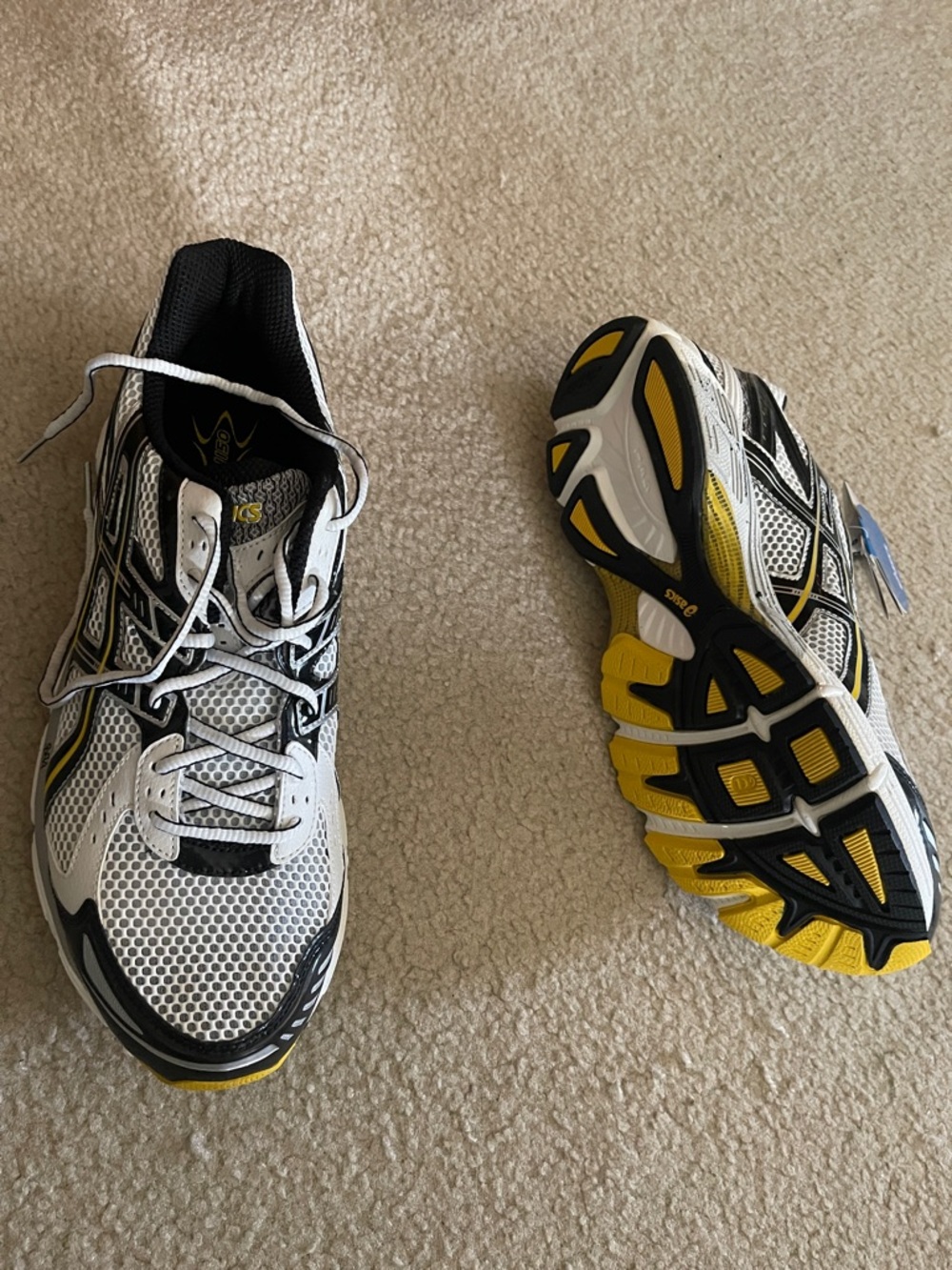 Asics White Black Yellow Gel Cushion Running Shoes - Picture 2 of 12